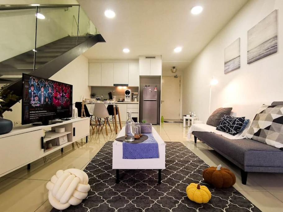 Ekocheras Loft 5 Pax, #snooker #abovemall #balcony #freecarpark Apartment