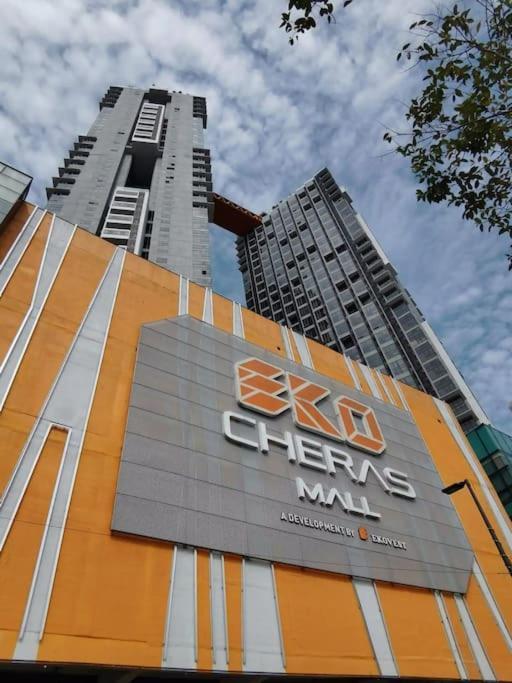 Ekocheras Loft 5 Pax, #snooker #abovemall #balcony #freecarpark Apartment *